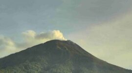 Gunung Ile Lewotolok alami erupsi. (Dok. Magma.esdm.go.id)