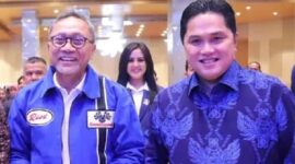 Ketua Umum DPP PAN Zulkifli Hasan bersama Menteri BUMN, Erick Thohir. (Facbook.com/@Zulkifli Hasan)