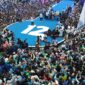 Prabowo Subianto menyapa puluhan ribu masyarakat dalam kunjungannya ke Stadion Gelora Bandung Lautan Api (GLBA), Kota Bandung. (Dok. TKN Prabowo Gibran)