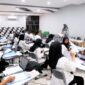 Foto : Prof Amilin Komisioner BNSP dalam kegiatan Monitoring dan Evaluasi pelaksanaan Uji Kompetensi Angkatan ke-3, sekaligus membuka acara kegiatan Uji Sertifikasi Kompetensi bagi para peserta yang telah mengikuti program Upskilling dan Reskilling berstandar industri yang dilaksanakan pada tanggal 3 Juli 2024, di Tempat Uji Kompetensi (TUK) SMKN 4 Surakarta. (Doc.Ist)