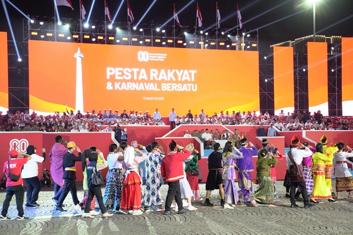 Suasana Monas penuh sorak sorai warga saat Karnaval Bersatu HUT RI. (Dok. Tim Media Prabowo)
