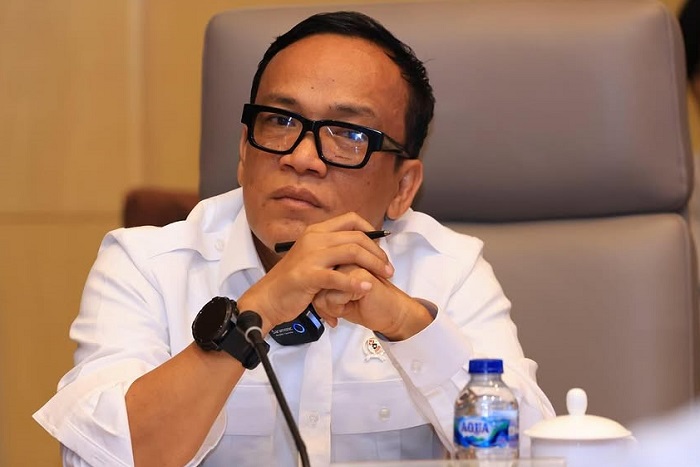 Wamenaker Immanuel Ebenezer dibawa KPK usai terjaring OTT dugaan pemerasan sertifikasi K3. (Instagram.com@immanuelebenezer)

